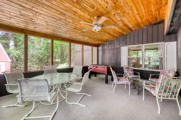 House near the lake - full kitchen, washer/dryer, quiet location