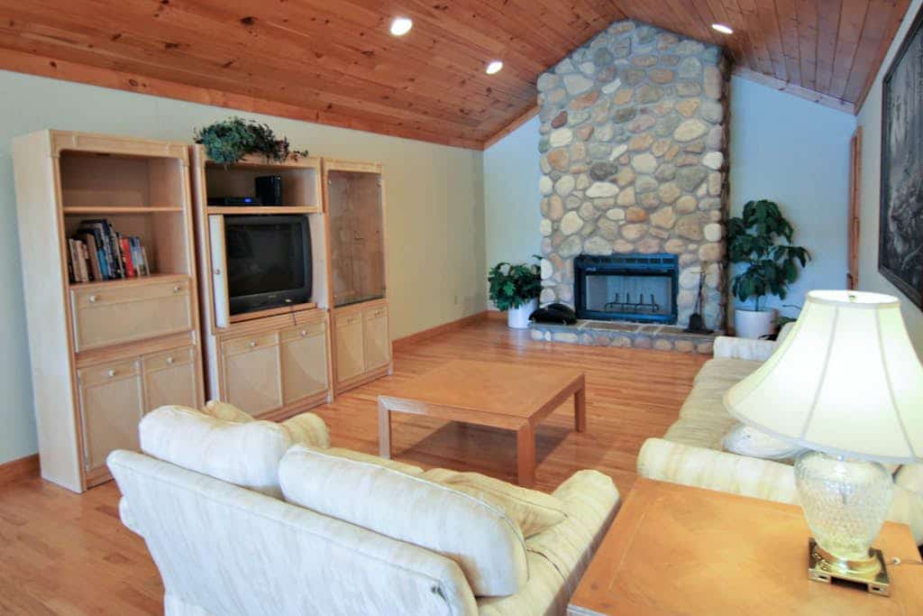 Stunning, Fully-Loaded Home with Pool Table, and Dock