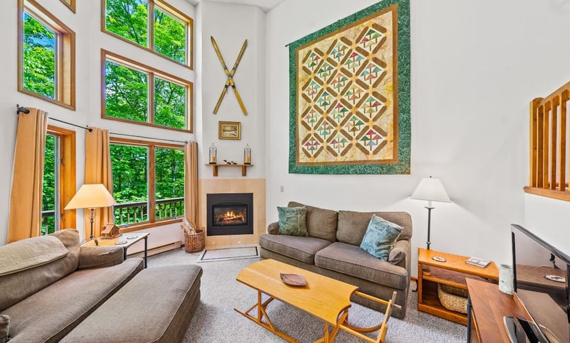End-unit townhome near skiing and golf with deck, gas fireplace, & washer/dryer