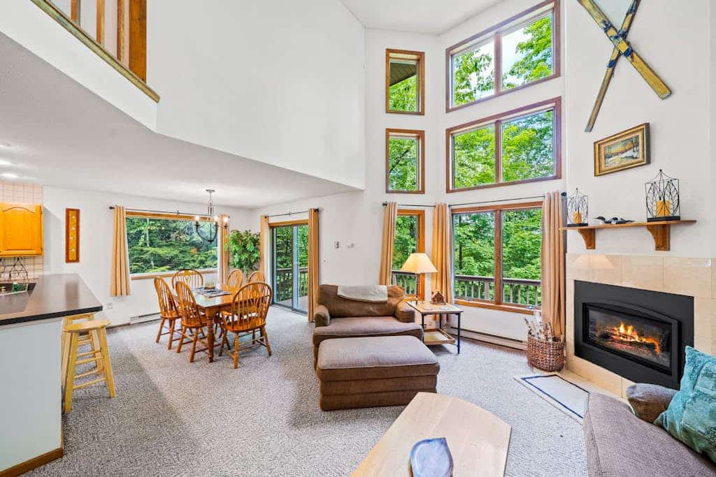 End-unit townhome near skiing and golf with deck, gas fireplace, & washer/dryer