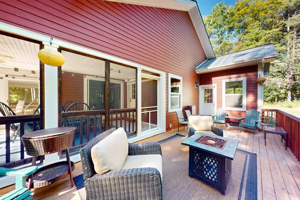 Green home near beach & hiking trails with firepit, fireplace, beautiful views