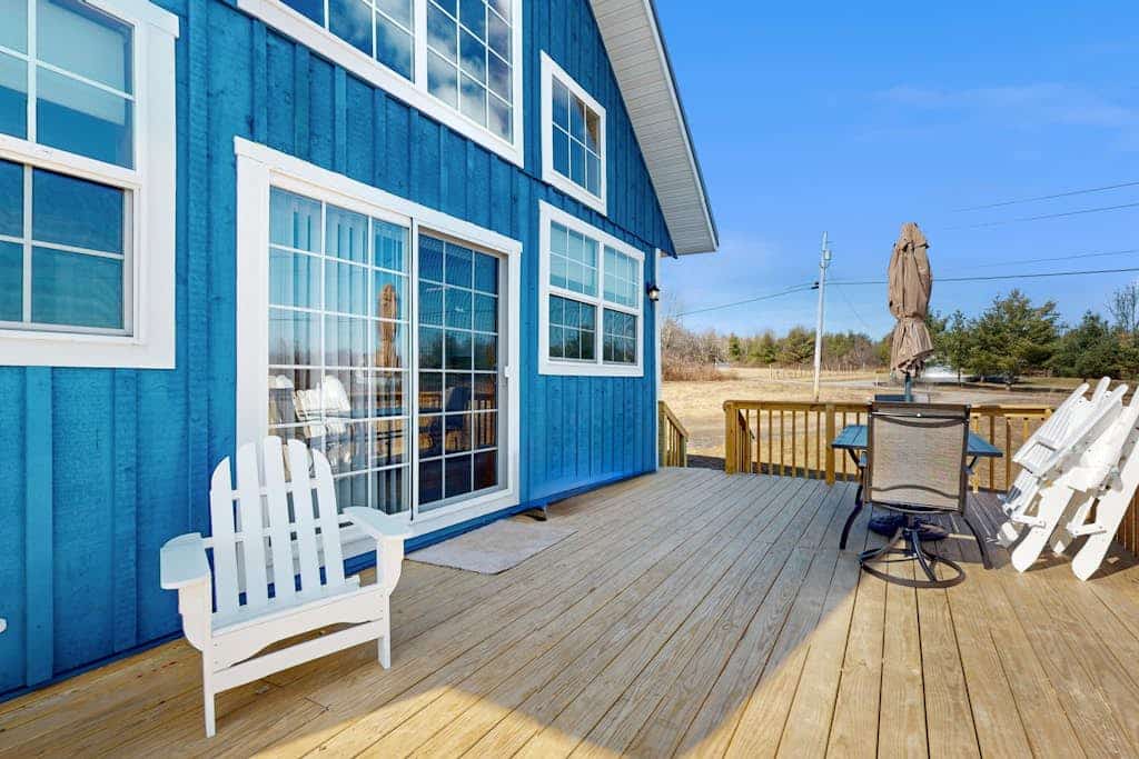 Cottage on active vineyard with lovely views, grill, firepit, EV charger, & W/D