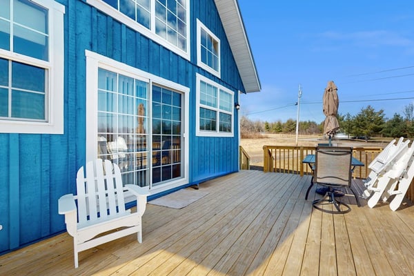 Cottage on active vineyard with lovely views, grill, firepit, EV charger, & W/D