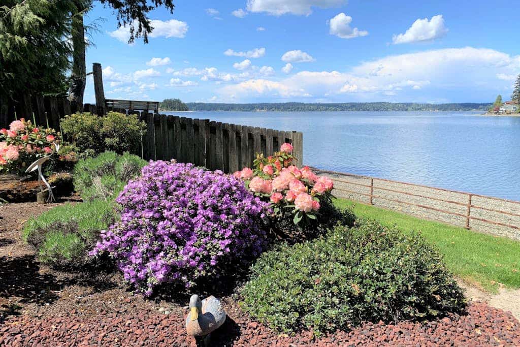Guesthouse w/ direct beach access & views of Olympic Mountains/Carr Inlet