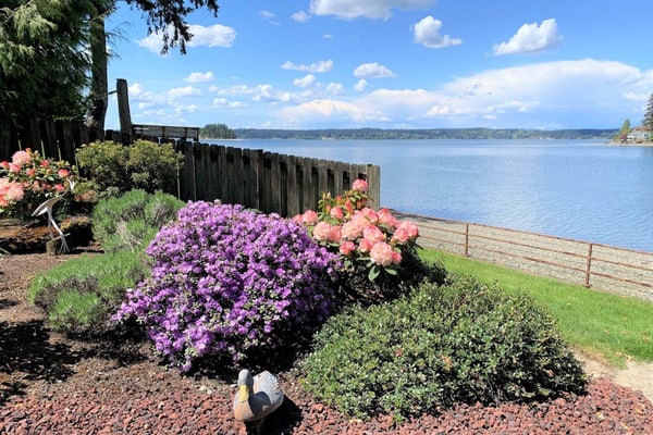 Guesthouse w/ direct beach access & views of Olympic Mountains/Carr Inlet