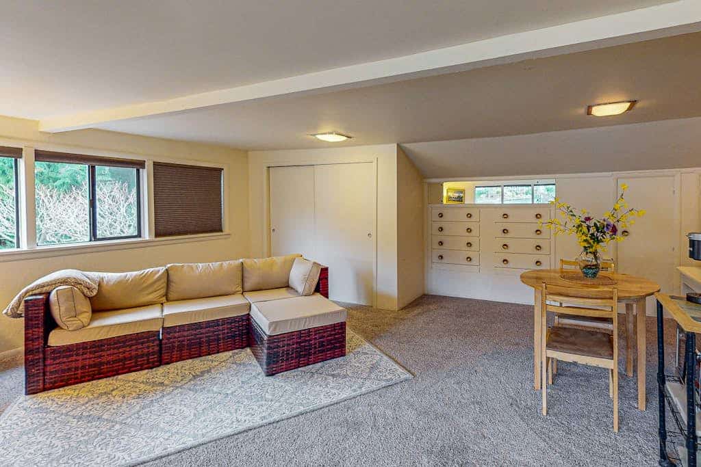 Guesthouse w/ direct beach access & views of Olympic Mountains/Carr Inlet