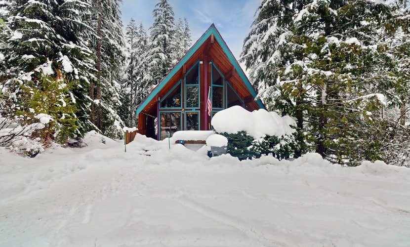 Delightful, family-friendly A-frame cabin w/ a pool table, foosball, & more