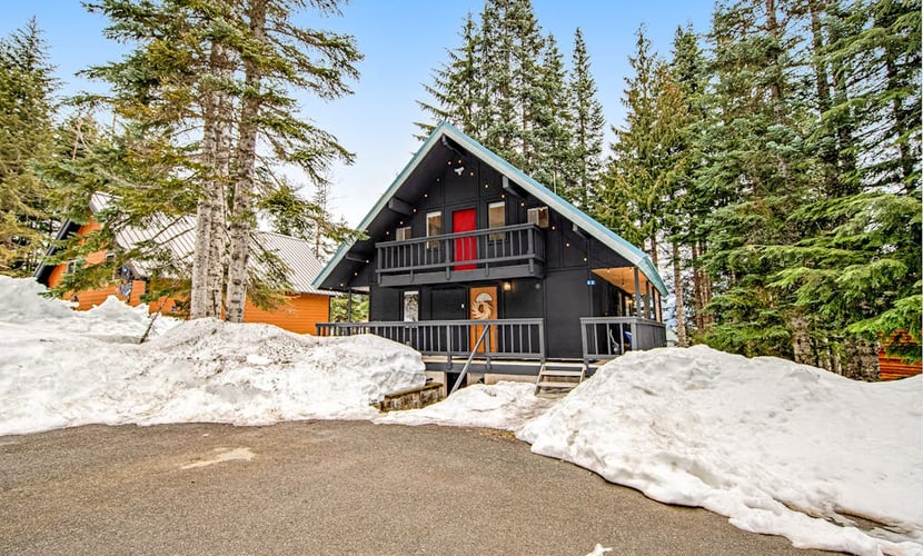 Scandinavian Lodge-Inspired Home w/ High-Speed WiFi, Wood Stove, & Washer/Dryer