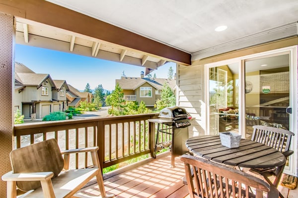 Mountain view condo with balcony, fireplace, pool, hot tub, gym & tennis