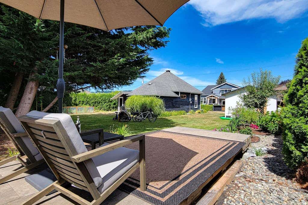 Relaxing in Renton | Charming home, effortless indoor/outdoor flow, EV charger