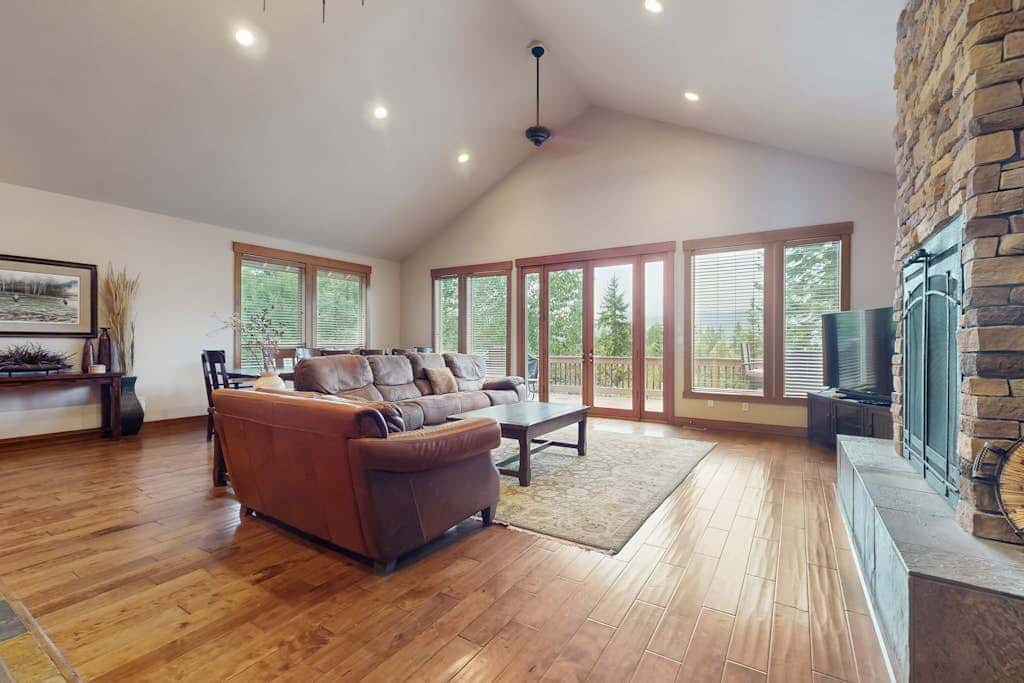 Crest View Lodge