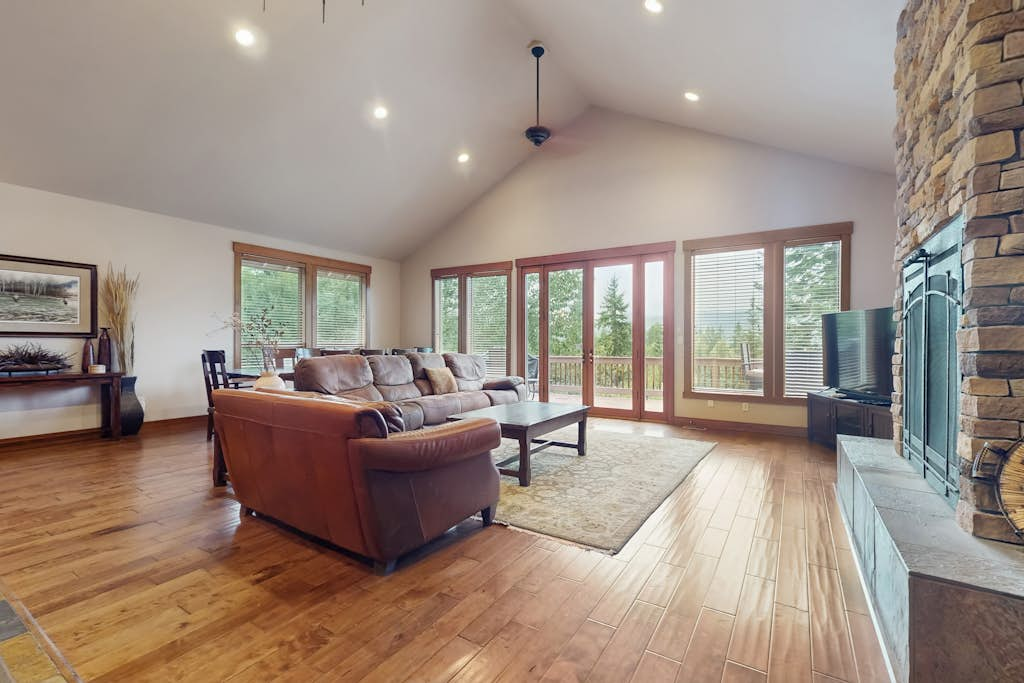 Crest View Lodge