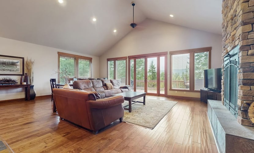 Mtn-view cabin with private hot tub, game room, firepit, large deck, fireplaces