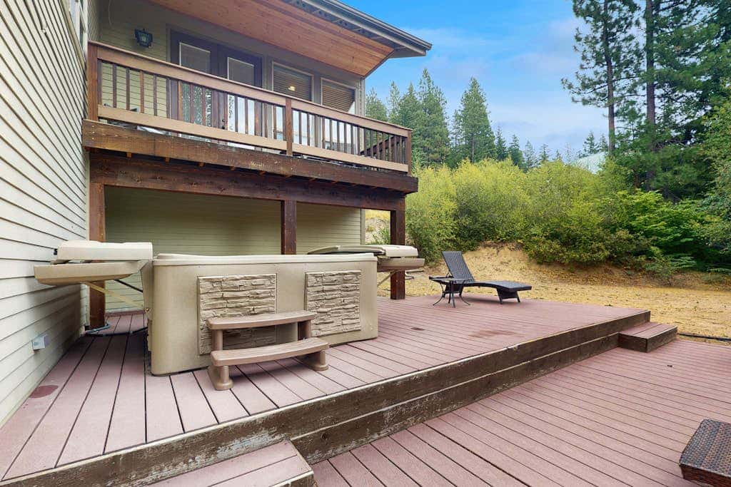 Crest View Lodge
