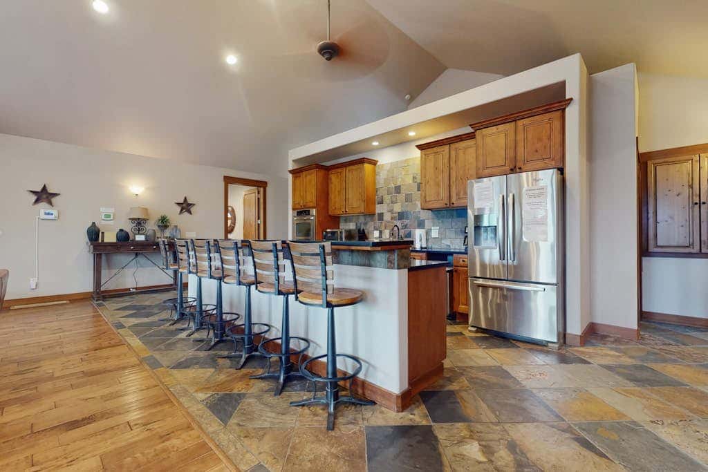 Crest View Lodge
