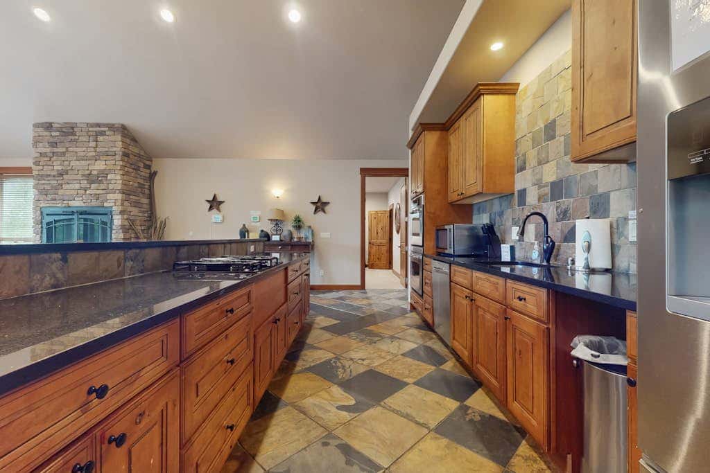 Crest View Lodge