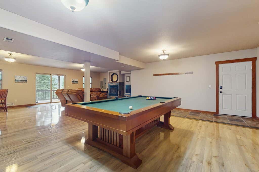 Crest View Lodge