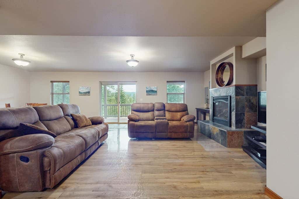 Crest View Lodge