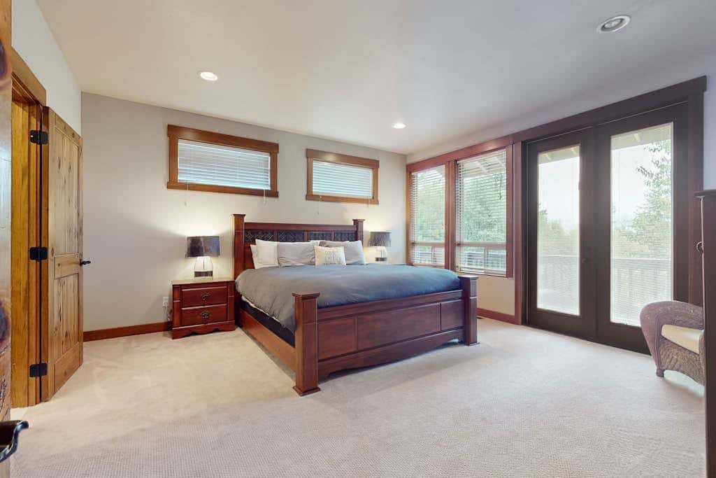 Crest View Lodge