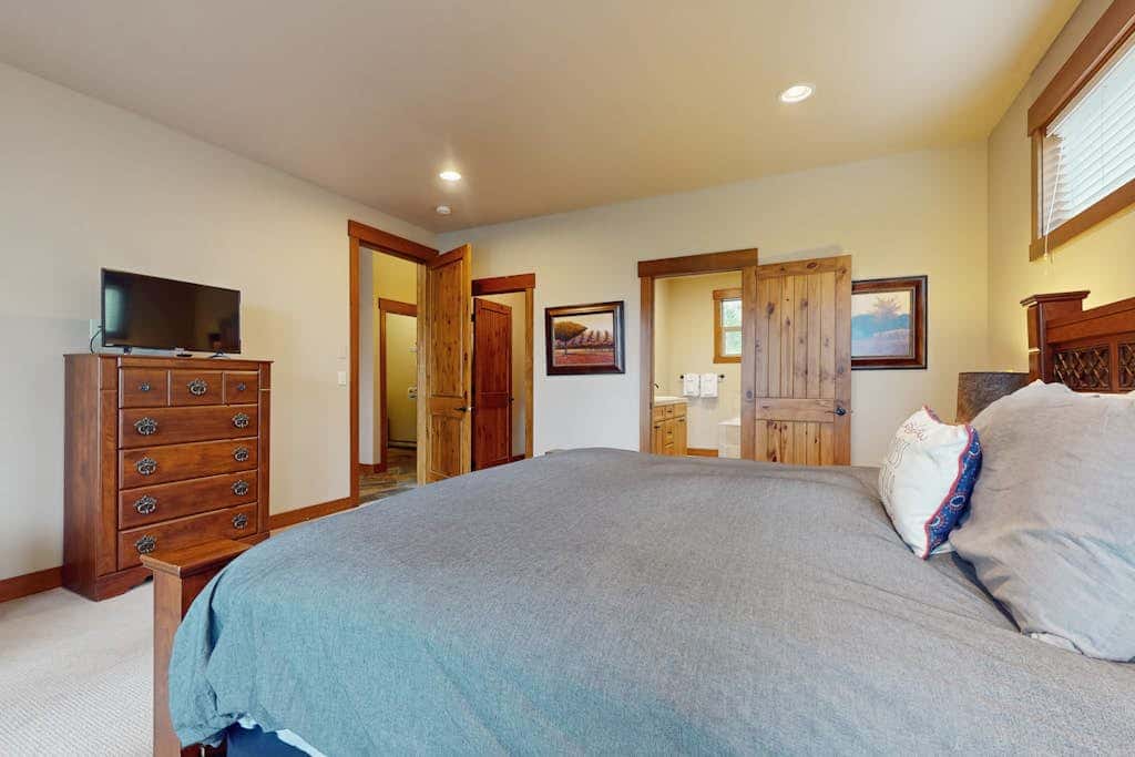 Crest View Lodge