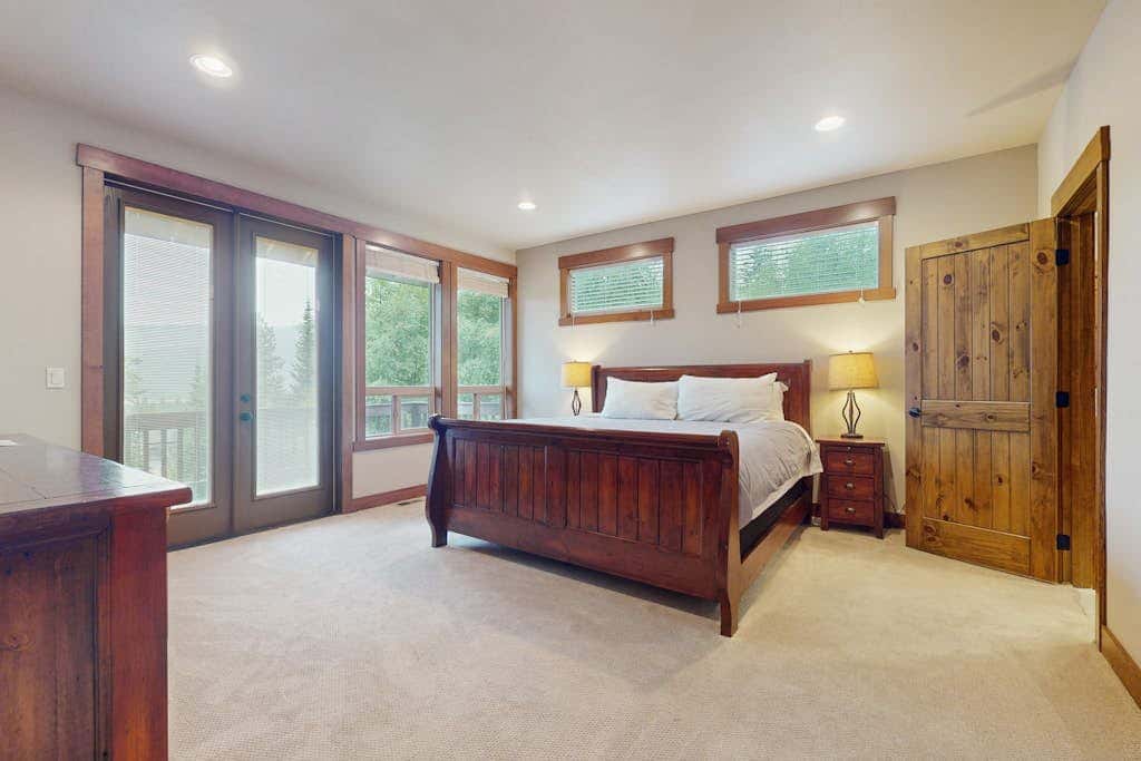 Crest View Lodge
