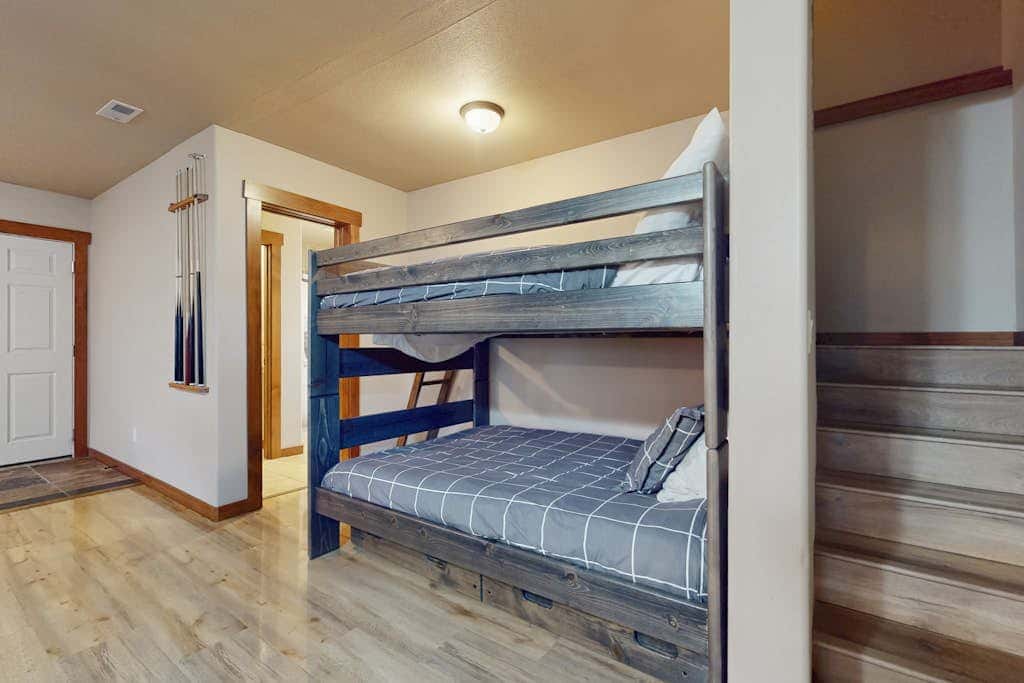 Crest View Lodge