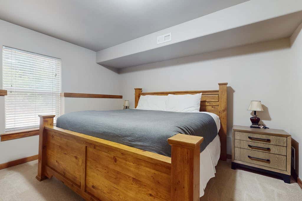 Crest View Lodge