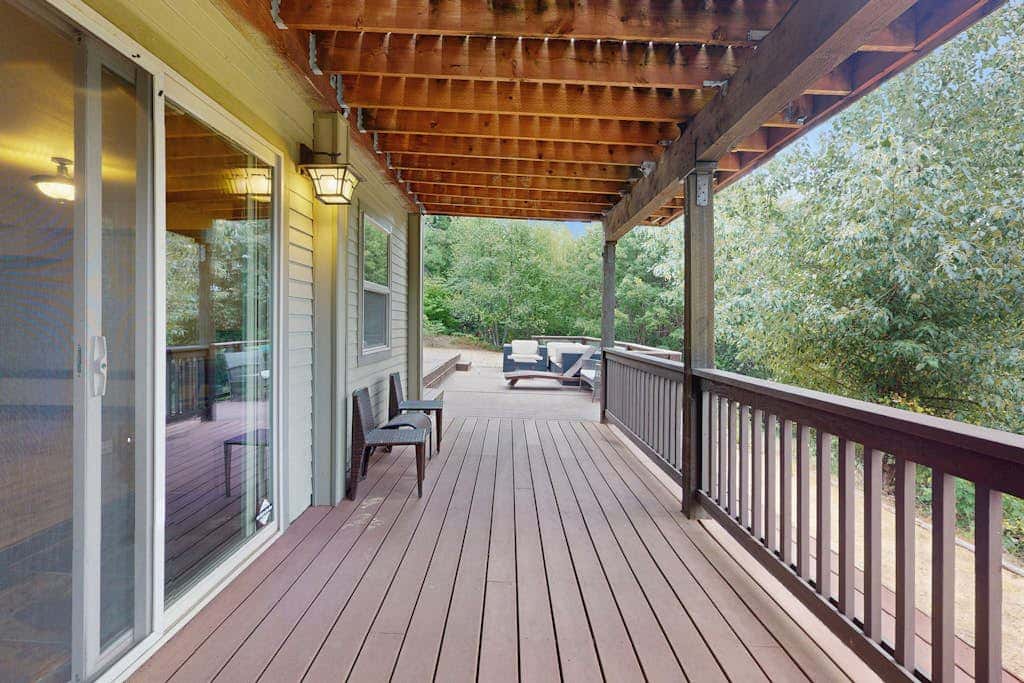 Crest View Lodge