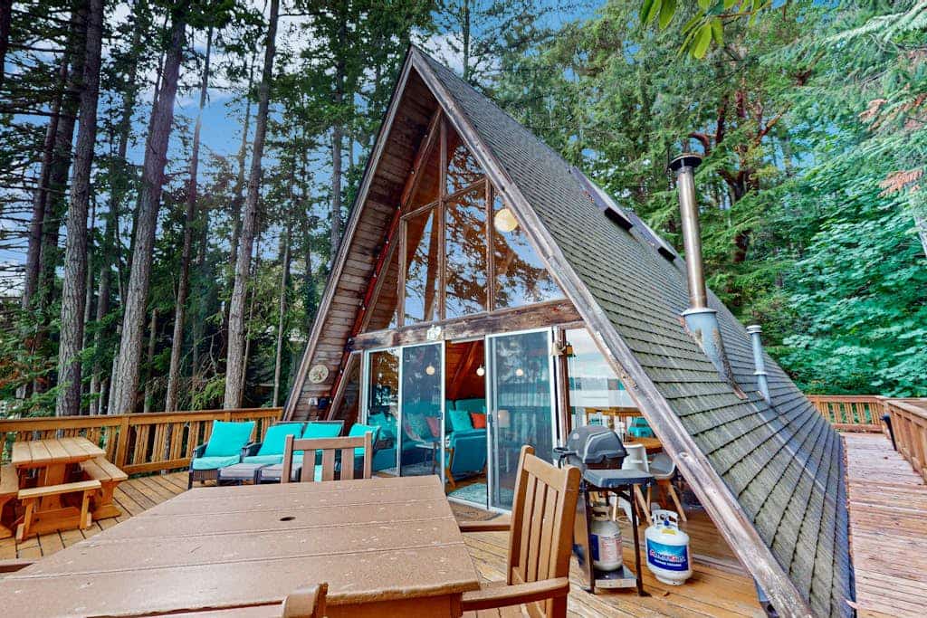 Dog-friendly waterfront escape with expansive deck, gas grill and gorgeous views