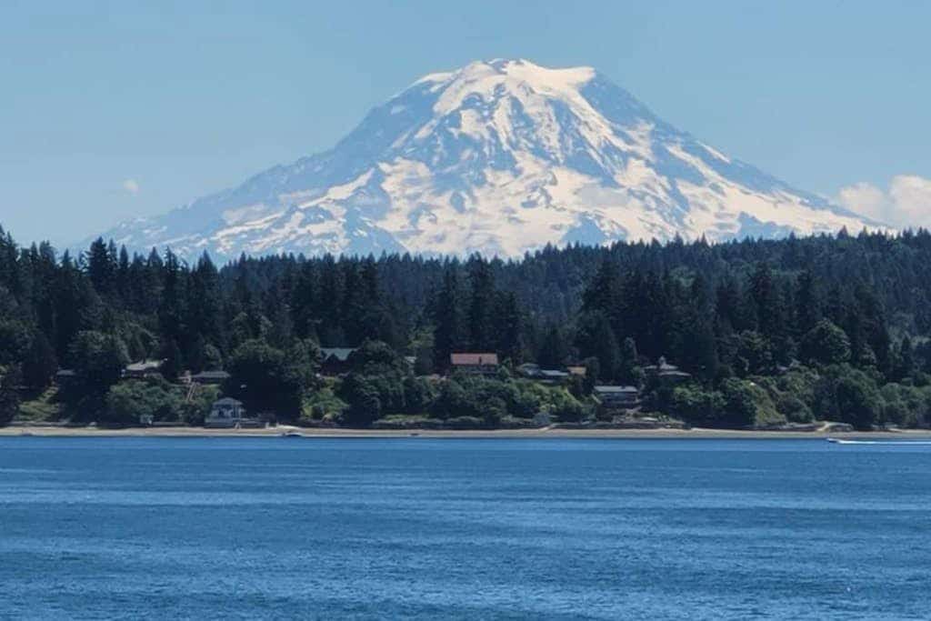 Dog-friendly waterfront escape with expansive deck, gas grill and gorgeous views