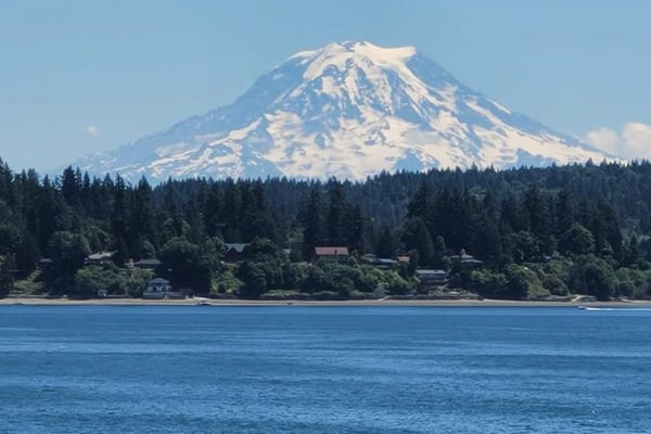 Dog-friendly waterfront escape with expansive deck, gas grill and gorgeous views