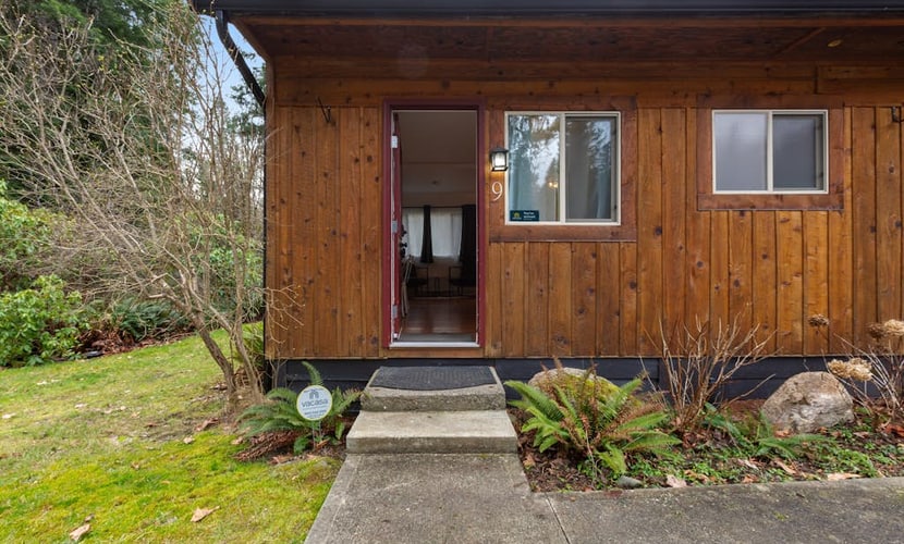 Dog-friendly hiker's studio with mountain views & fast WiFi