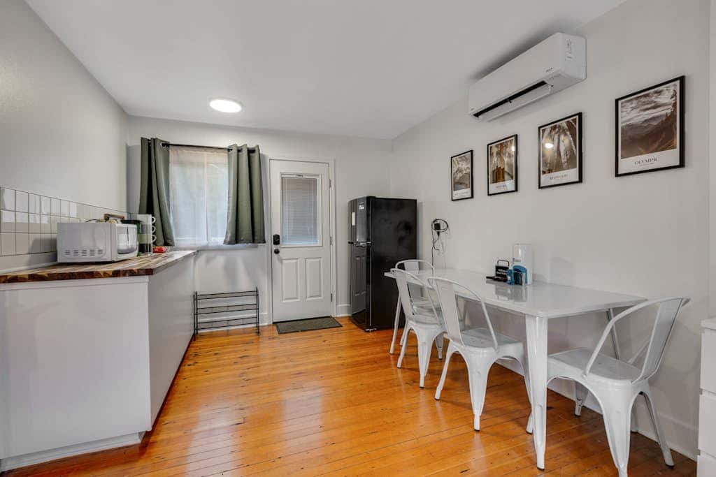 Mount Olympus Suite, Room 9 at Mount Walker Inn