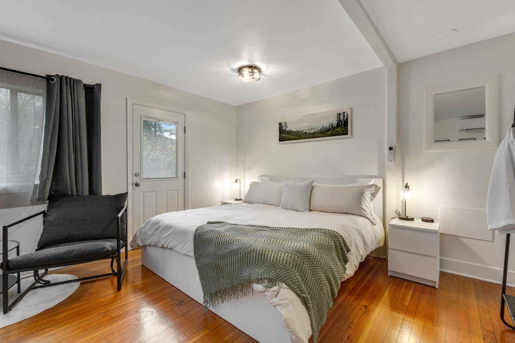 Mount Olympus Suite, Room 9 at Mount Walker Inn