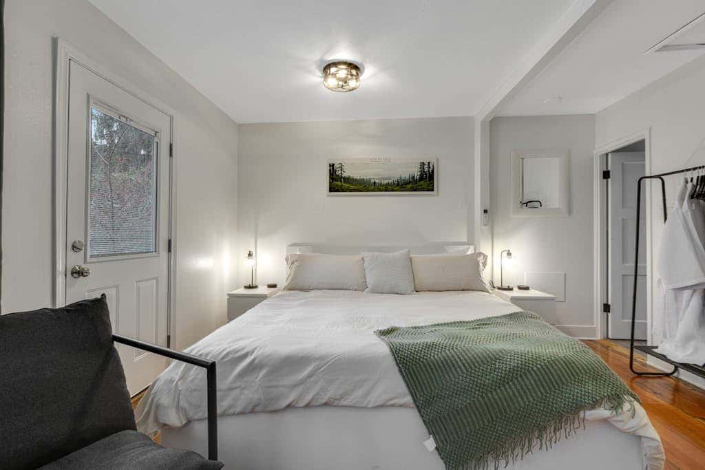 Mount Olympus Suite, Room 9 at Mount Walker Inn