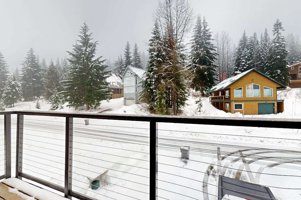 Private all-season cabin within walking distance of the lifts, fireplace, & deck