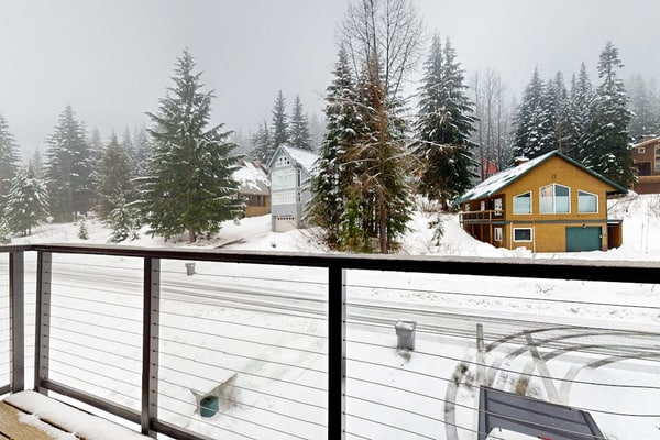Private all-season cabin within walking distance of the lifts, fireplace, & deck