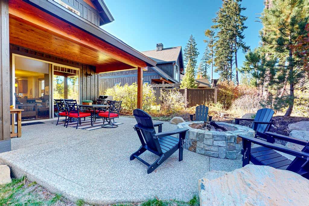 Mountain-view home with firepit, patio, grill, Ping-Pong table, fireplace, W/D