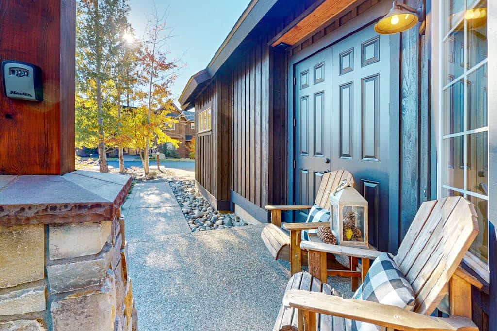 Mountain-view home with firepit, patio, grill, Ping-Pong table, fireplace, W/D