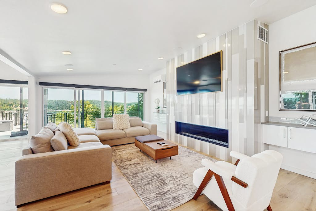 Holly Lane Luxe
