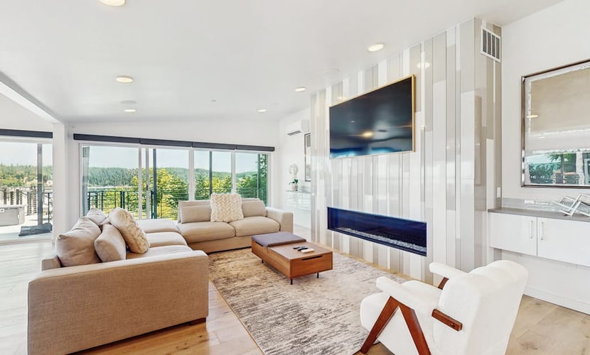 Waterfront Luxury Retreat – Perfect for Family Reunions