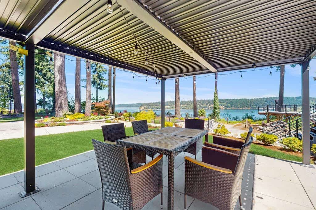 Waterfront Luxury Retreat – Perfect for Family Reunions