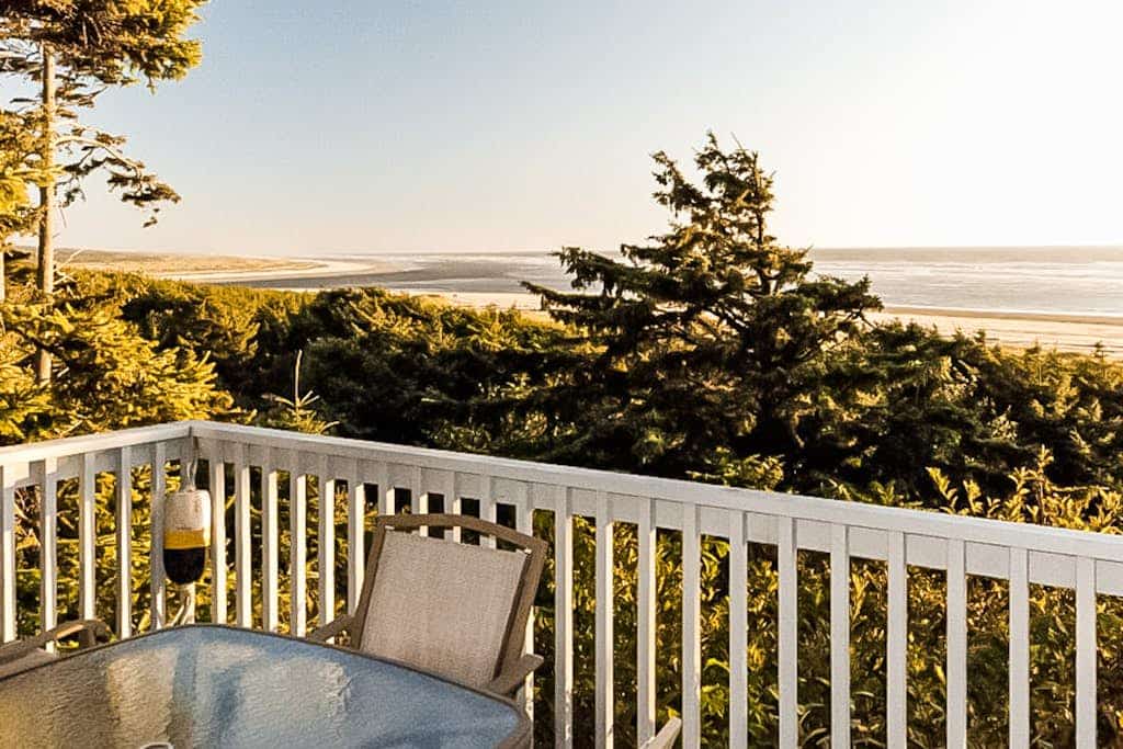 Dog-friendly beachfront cabin with ocean views & private path to beach