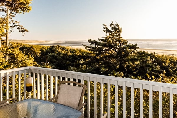 Dog-friendly beachfront cabin with ocean views & private path to beach