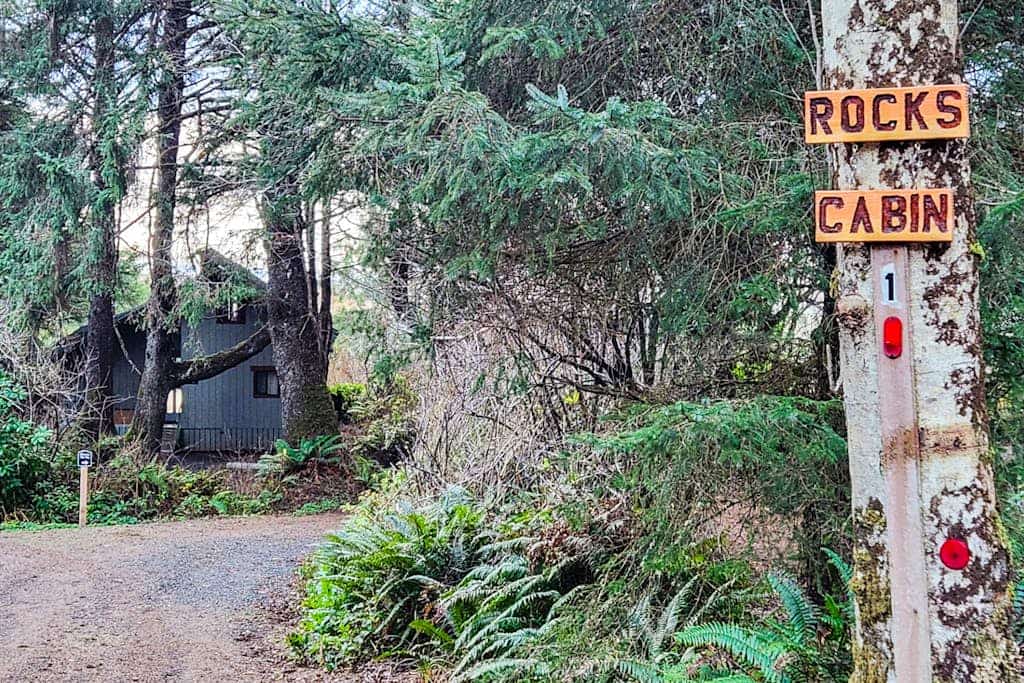 Dog-friendly beachfront cabin with ocean views & private path to beach