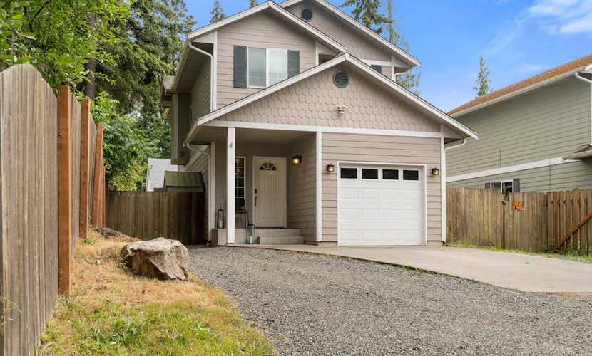 Charming Coastal Retreat with Private Sauna in Port Angeles