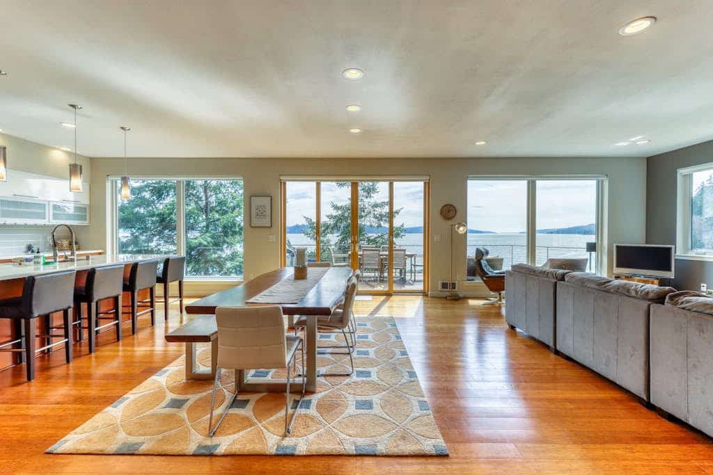 Family & dog-friendly waterfront home w/ free WiFi & a full kitchen