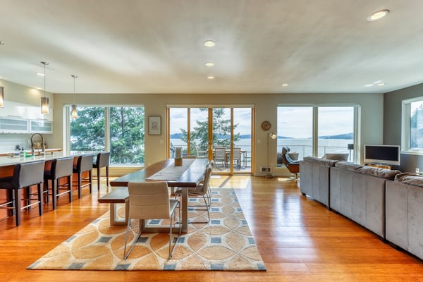 Family & dog-friendly waterfront home w/ free WiFi & a full kitchen