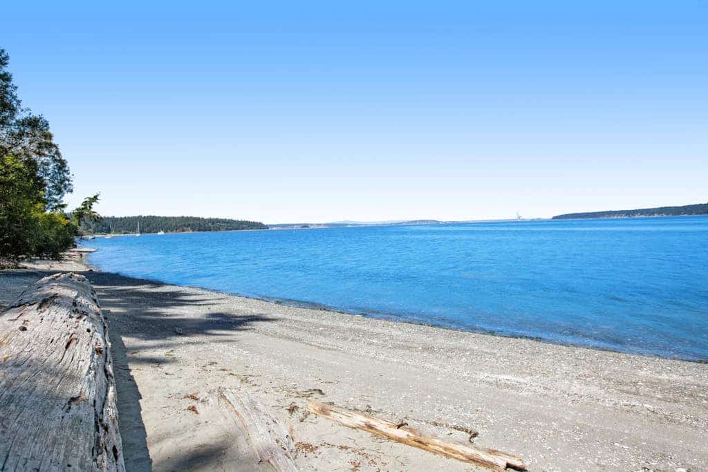 Beachfront 3-story home w/deck, bay views, hot tub, game room, WiFi, EV charger