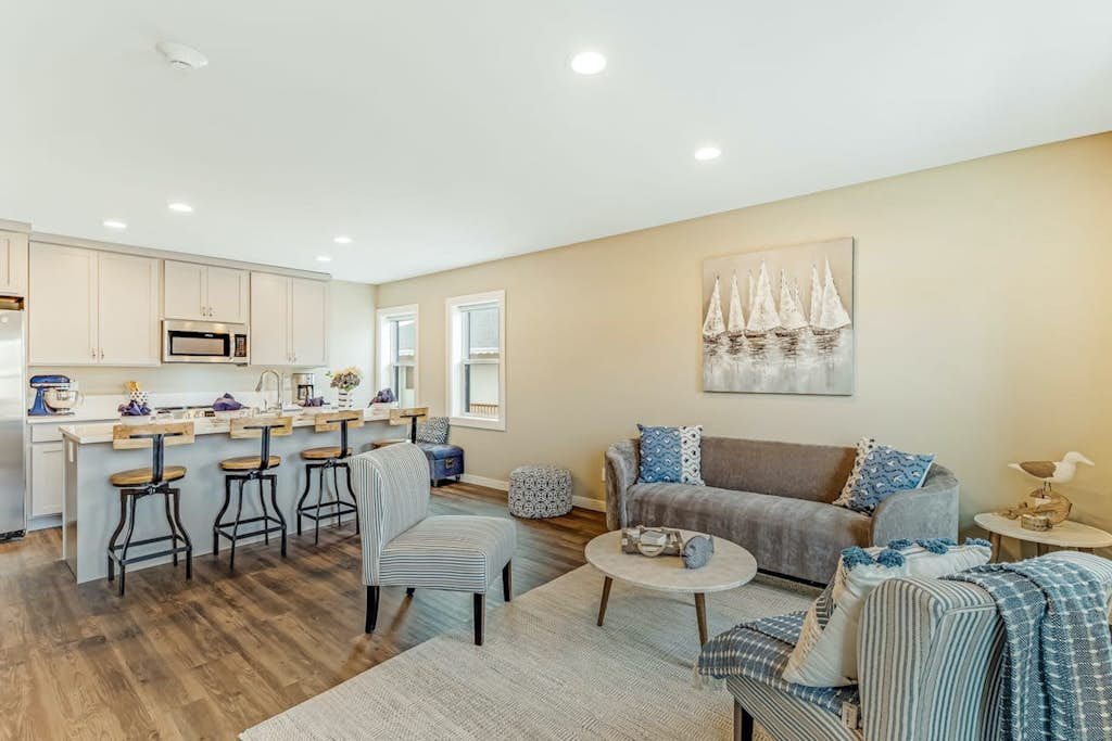 Front Street Suite